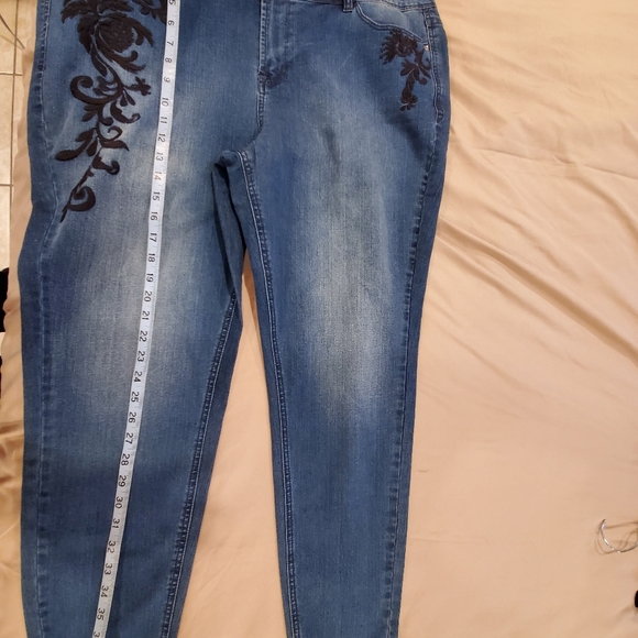 Kensie Denim - Kensie Jean's Embroidered 20W